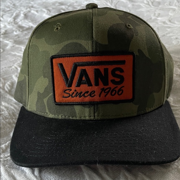 Vans Green Camo and Black SnapBack Hat - Picture 1 of 3